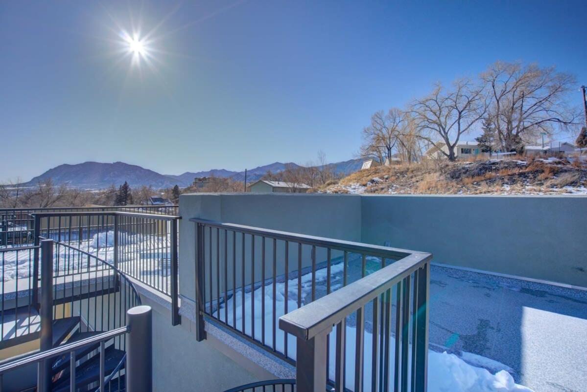 4Bd Home W Rooftop Patio Fire Pit & Mountain Views 콜로라도스프링스 외부 사진